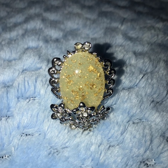 Flower Ring - Picture 2 of 3